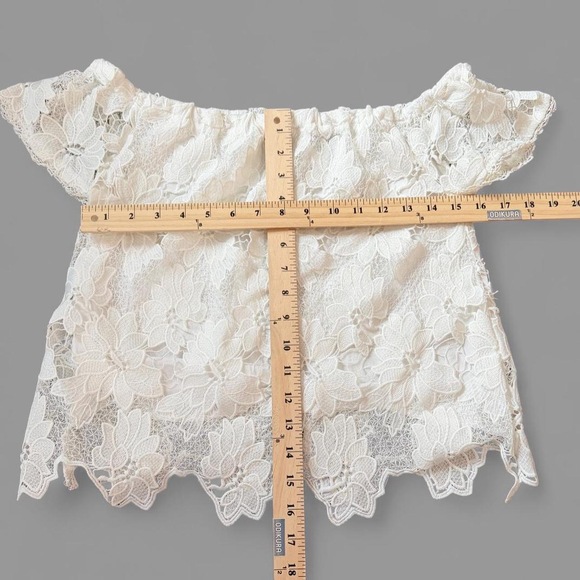 Kendall & kylie white lace top is an off-the-shoulder floral lace blouse Small - Picture 7 of 9